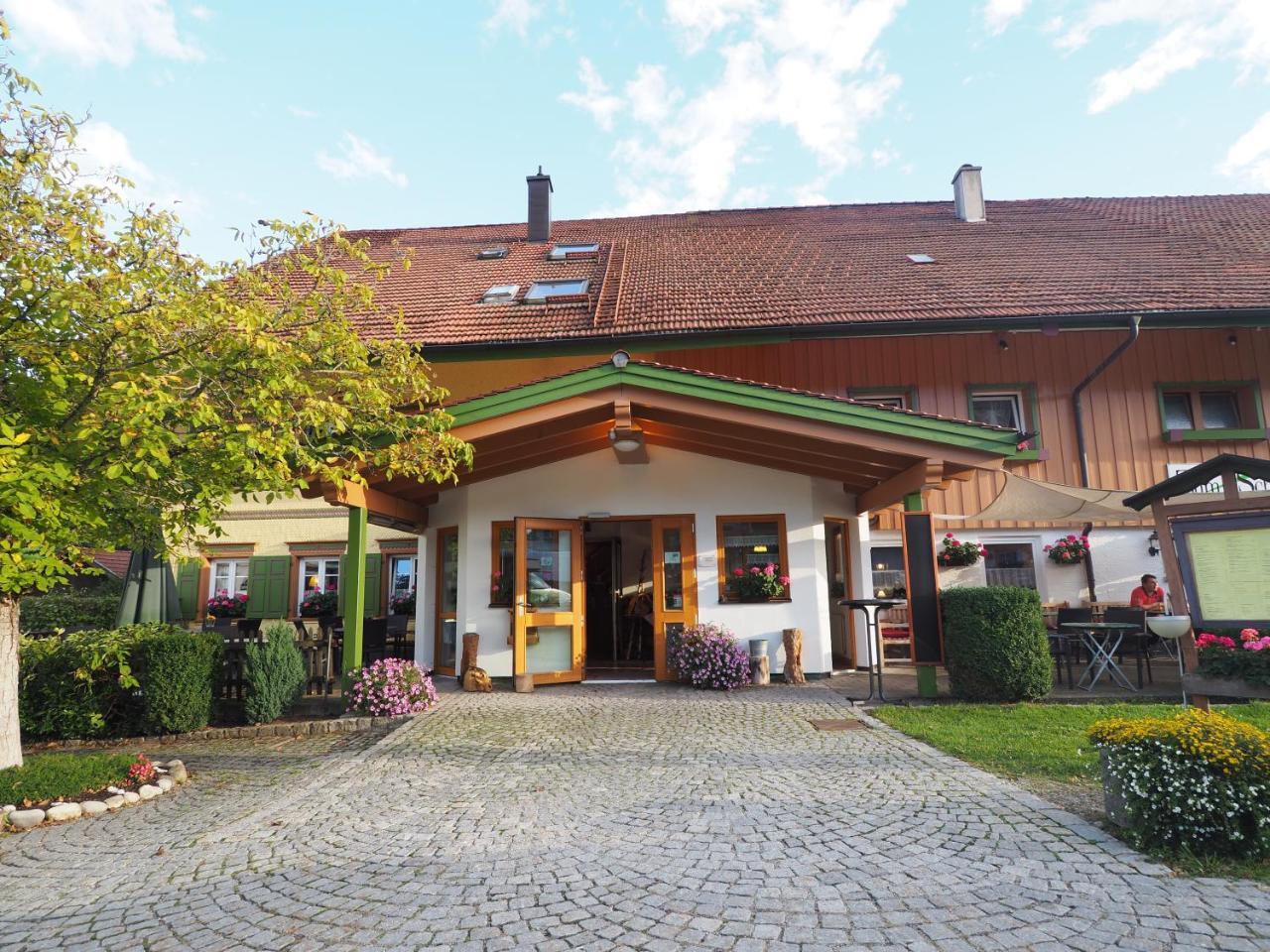 Landgasthof Zum Schwarzen Grat Isny im Allgau Exterior photo
