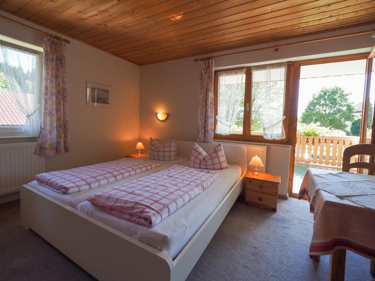 Landgasthof Zum Schwarzen Grat Isny im Allgau Exterior photo
